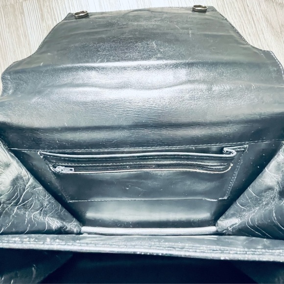 CARTIER BLACK LEATHER VINTAGE TOTE BAG GOLD TONE HARDWARE THE IS CARTIER - Picture 15 of 17